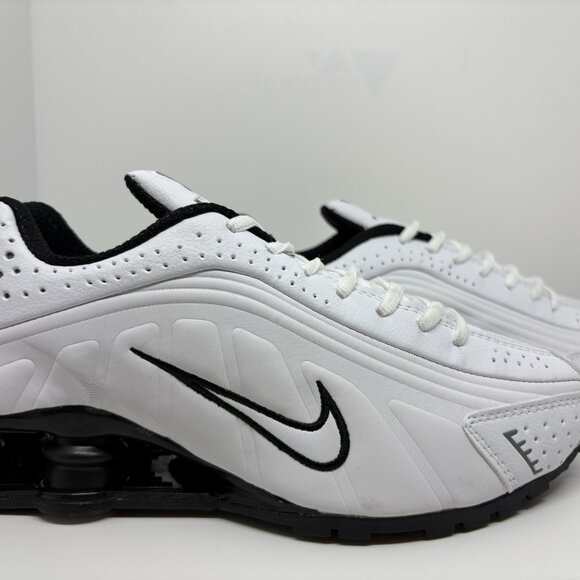 Men's Nike Shox R4 - White and Black - Picture 4 of 5